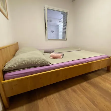 In Mit Terrasse By Interhome דירה וודיצה