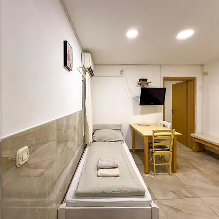 In Mit Terrasse By Interhome דירה וודיצה