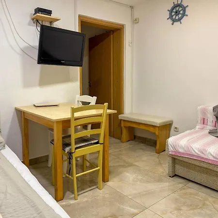 Apartament In Mit Terrasse By Interhome