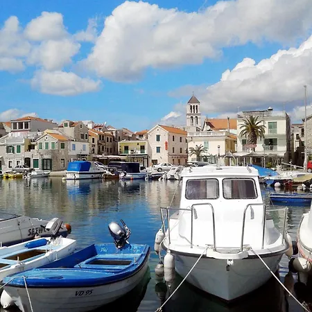 Apartament In Mit Terrasse By Interhome Vodice