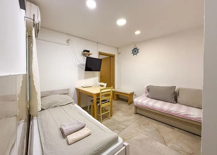 In Mit Terrasse By Interhome דירה וודיצה