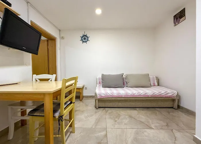 In Mit Terrasse By Interhome דירה וודיצה