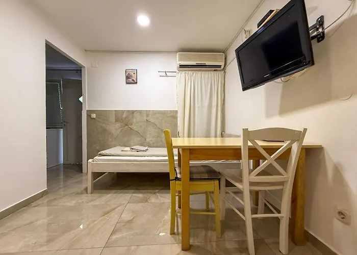 In Mit Terrasse By Interhome